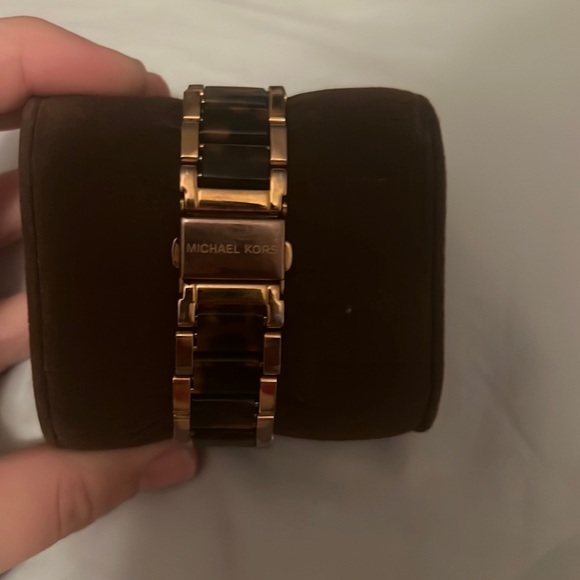 Michael Kors Women's Parker Rose Gold & Tortoise Watch MK5538 - Picture 3 of 8